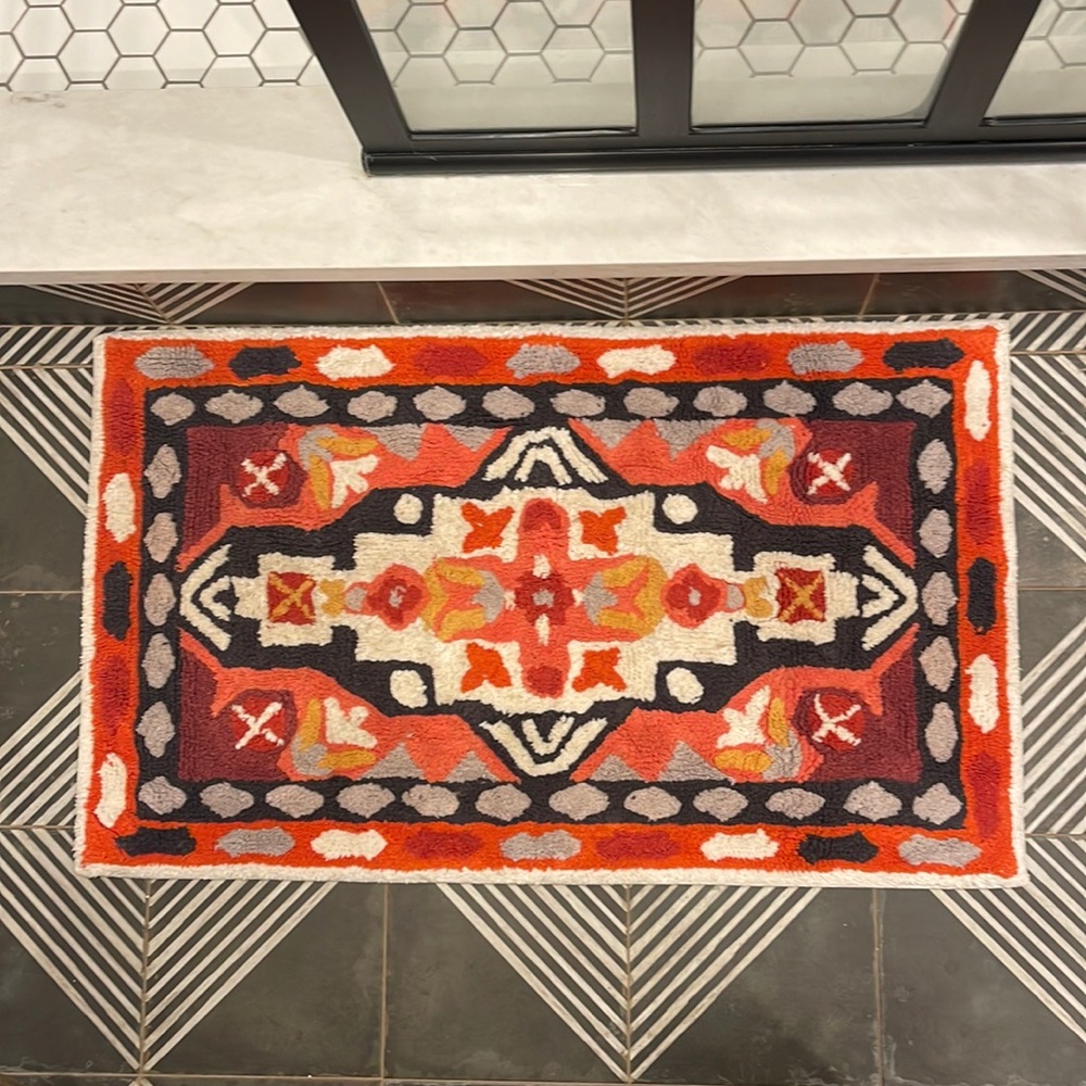Anthropologie risa tufted bath mat